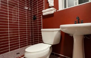 Private Red Bathroom: Sessions Retreat Hotel | Big Bear Hotel